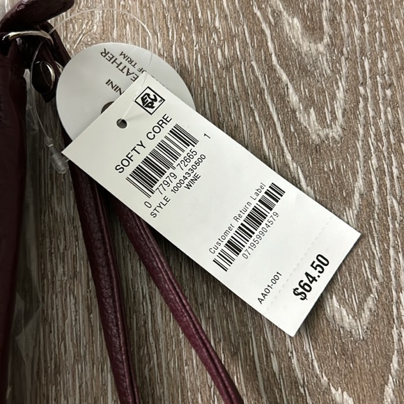 NWT Giani Bernini Softy Core Leather Crossbody Tech Wallet Wine - Picture 2 of 6